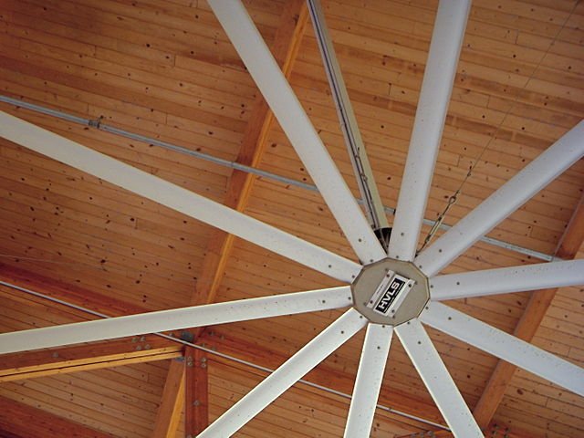 木质天花板示例