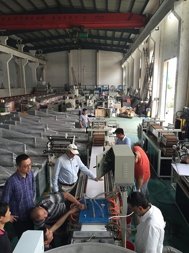 客户参观PVC天花板生产线